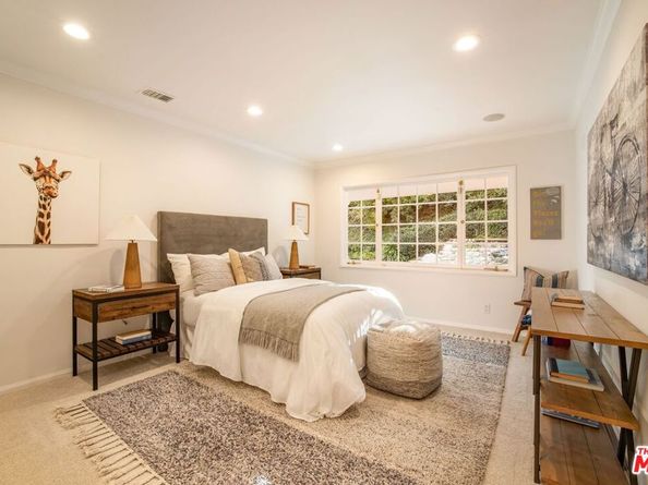 15550 Valley Vista Boulevard, Encino CA 91436