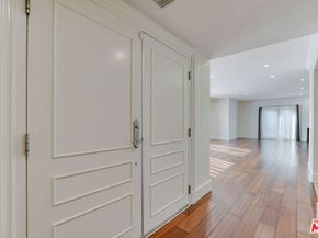 918 S Wooster Street 1, Los Angeles CA 90035