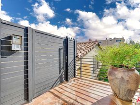 918 S Wooster Street 1, Los Angeles CA 90035