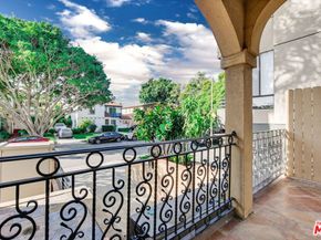 918 S Wooster Street 1, Los Angeles CA 90035