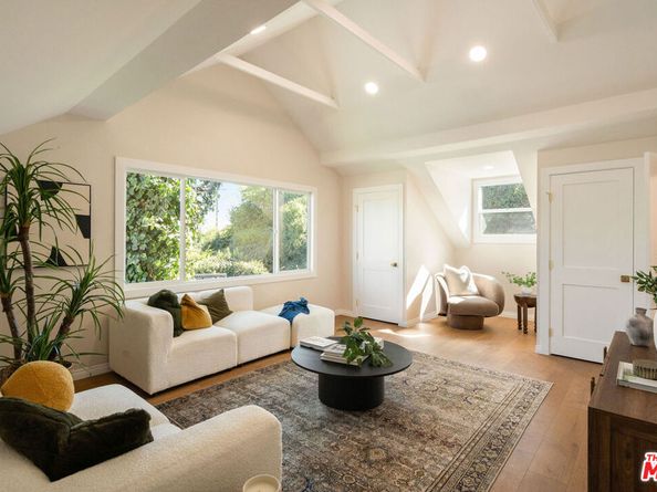 5103 Parkglen Avenue, Los Angeles CA 90043
