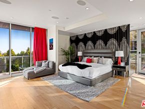 2738 Rinconia Drive, Los Angeles CA 90068