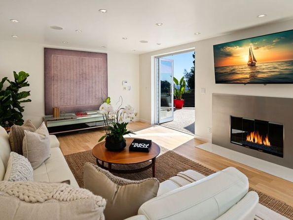 9240 Warbler Way, Los Angeles CA 90069