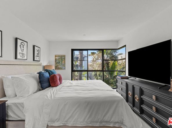 12000 Goshen Avenue 303, Los Angeles CA 90049