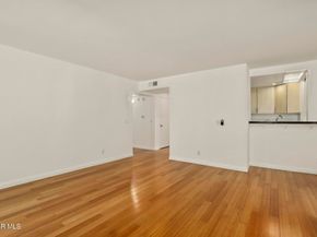 7826 Topanga Canyon Boulevard 103, Canoga Park CA 91304