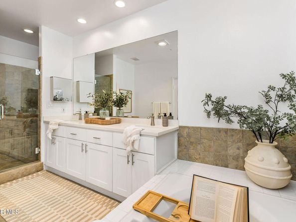 11920 Goshen Avenue 202, Los Angeles CA 90049