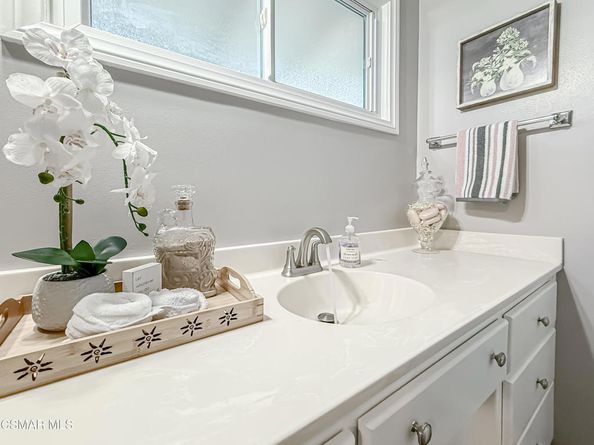 22537 Saticoy Street, West Hills CA 91307