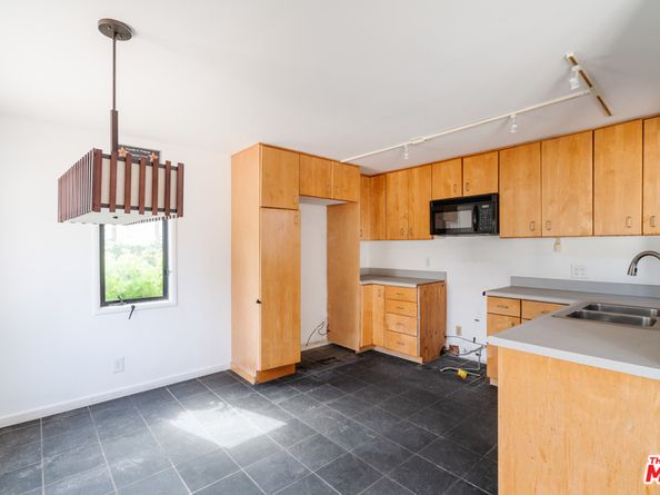 3875 Marcasel Avenue, Los Angeles CA 90066