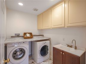 612 S Halliday St, Anaheim CA 92804