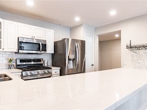 1940 N Highland 26, Hollywood Hills CA 90068