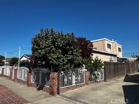 3353 W 135th Street, Hawthorne CA 90250