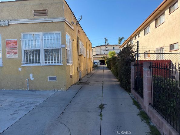 6121 10th, Los Angeles CA 90043