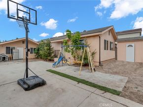 7745 Radford Ave, Los Angeles CA 91605