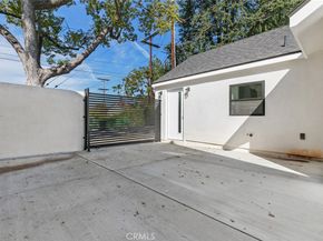 2101 E Glenoaks Boulevard, Glendale CA 91206