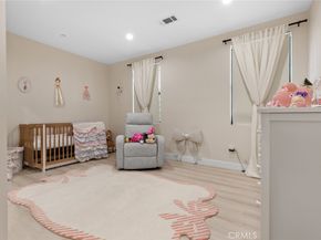 2101 E Glenoaks Boulevard, Glendale CA 91206