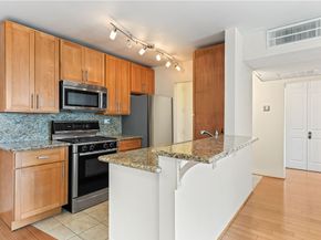 421 S La Fayette Park 701, Los Angeles CA 90057