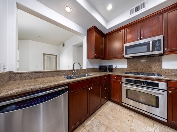 128 N Oak Knoll Avenue 317, Pasadena CA 91101