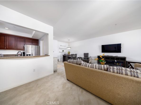 128 N Oak Knoll Avenue 317, Pasadena CA 91101