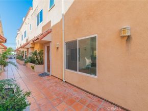 5719 Camellia Avenue 102, North Hollywood CA 91601