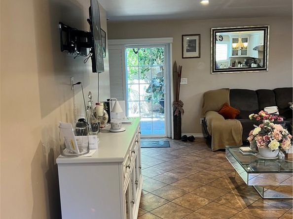 995 E 55th Street, Los Angeles CA 90011