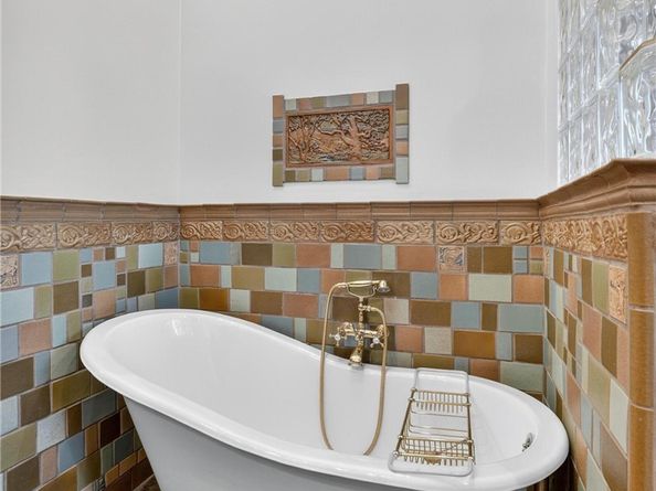 3950 De Longpre Avenue, Los Angeles CA 90027