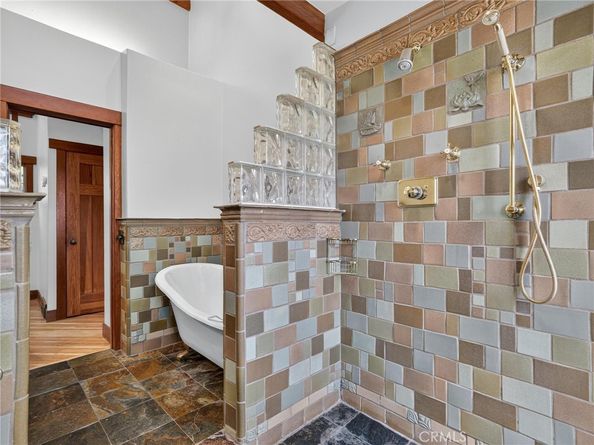 3950 De Longpre Avenue, Los Angeles CA 90027