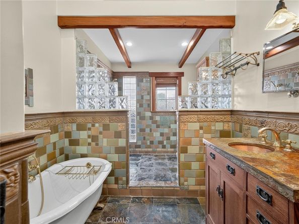 3950 De Longpre Avenue, Los Angeles CA 90027