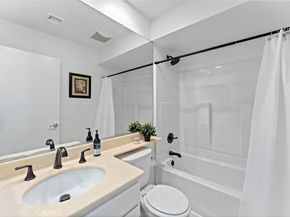 1340 Glenwood Road 28, Glendale CA 91201