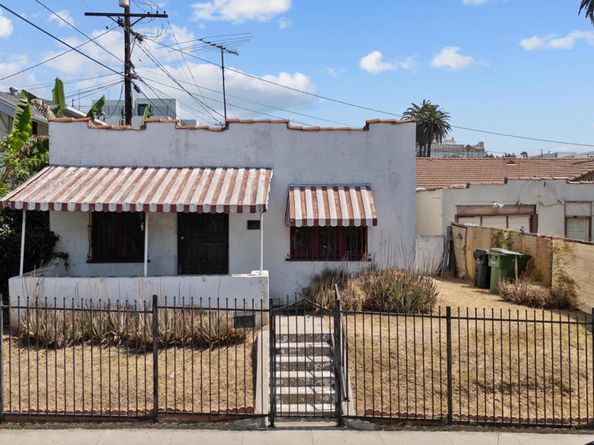 201 N Carondelet Street, Los Angeles CA 90026