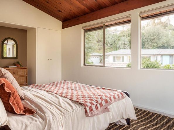 1256 Club House Drive, Pasadena CA 91105