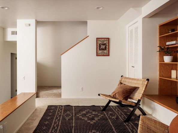 1256 Club House Drive, Pasadena CA 91105