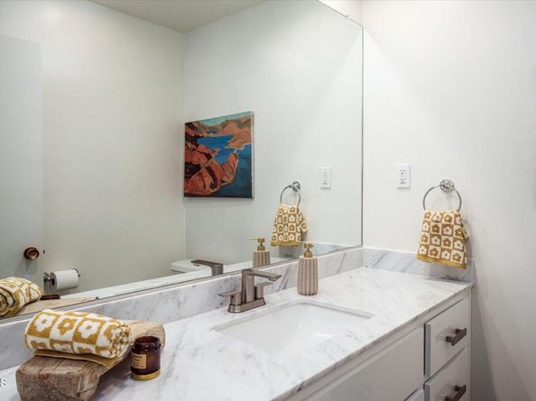 1256 Club House Drive, Pasadena CA 91105