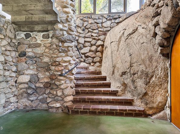 3740 Canyon Crest Road, Altadena CA 91001