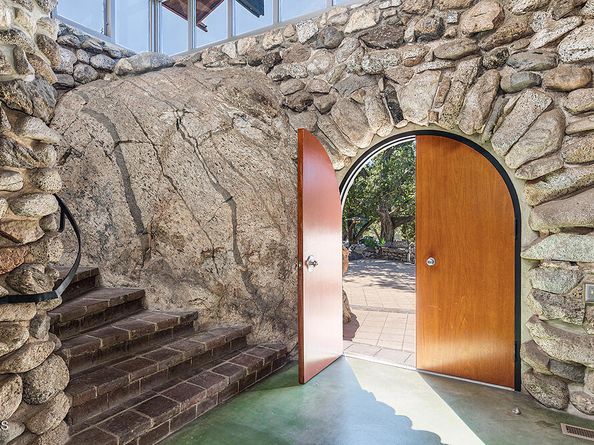 3740 Canyon Crest Road, Altadena CA 91001
