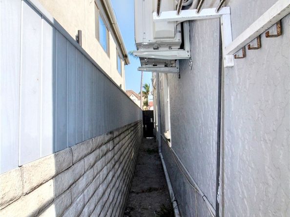 207 Santa Ana Avenue, Long Beach CA 90803