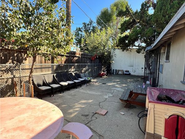 6240 Hazeltine Avenue, Van Nuys CA 91401