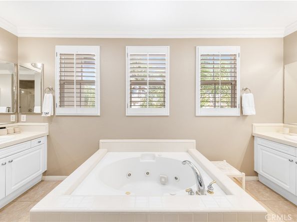 23 Vacaville, Irvine CA 92602