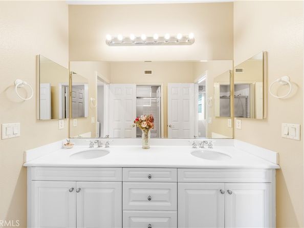 23 Vacaville, Irvine CA 92602