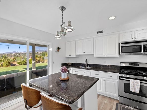 28481 La Noche, Mission Viejo CA 92692