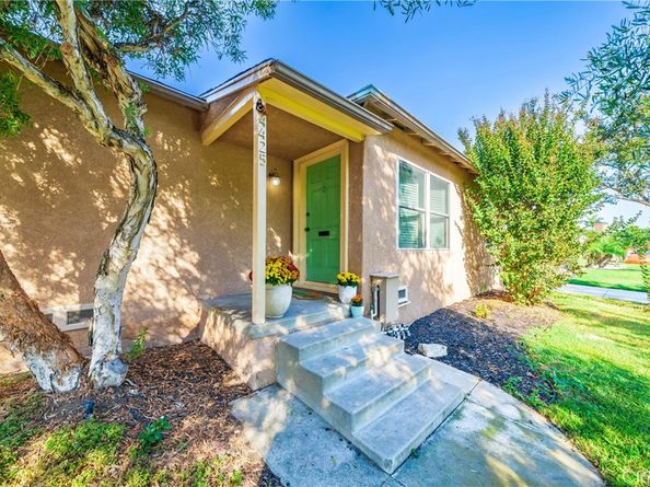 4425 Walnut Avenue, Long Beach CA 90807