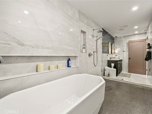 985 Begonia Avenue, Costa Mesa CA 92626