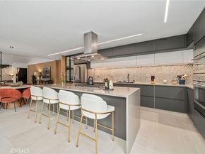 985 Begonia Avenue, Costa Mesa CA 92626