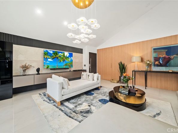 985 Begonia Avenue, Costa Mesa CA 92626