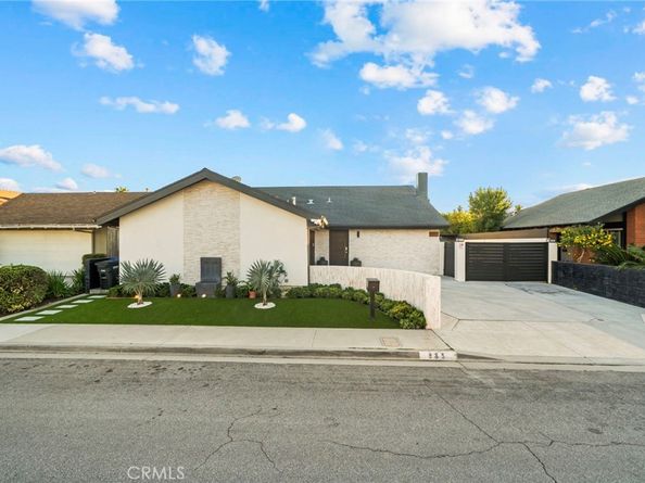 985 Begonia Avenue, Costa Mesa CA 92626