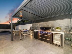 985 Begonia Avenue, Costa Mesa CA 92626