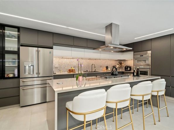 985 Begonia Avenue, Costa Mesa CA 92626