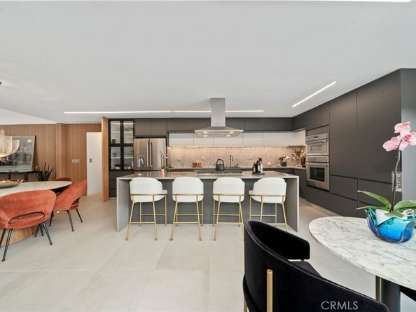 985 Begonia Avenue, Costa Mesa CA 92626