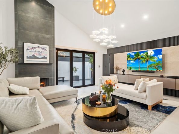 985 Begonia Avenue, Costa Mesa CA 92626