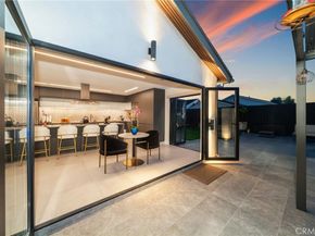 985 Begonia Avenue, Costa Mesa CA 92626