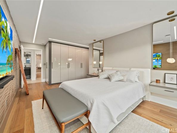 985 Begonia Avenue, Costa Mesa CA 92626